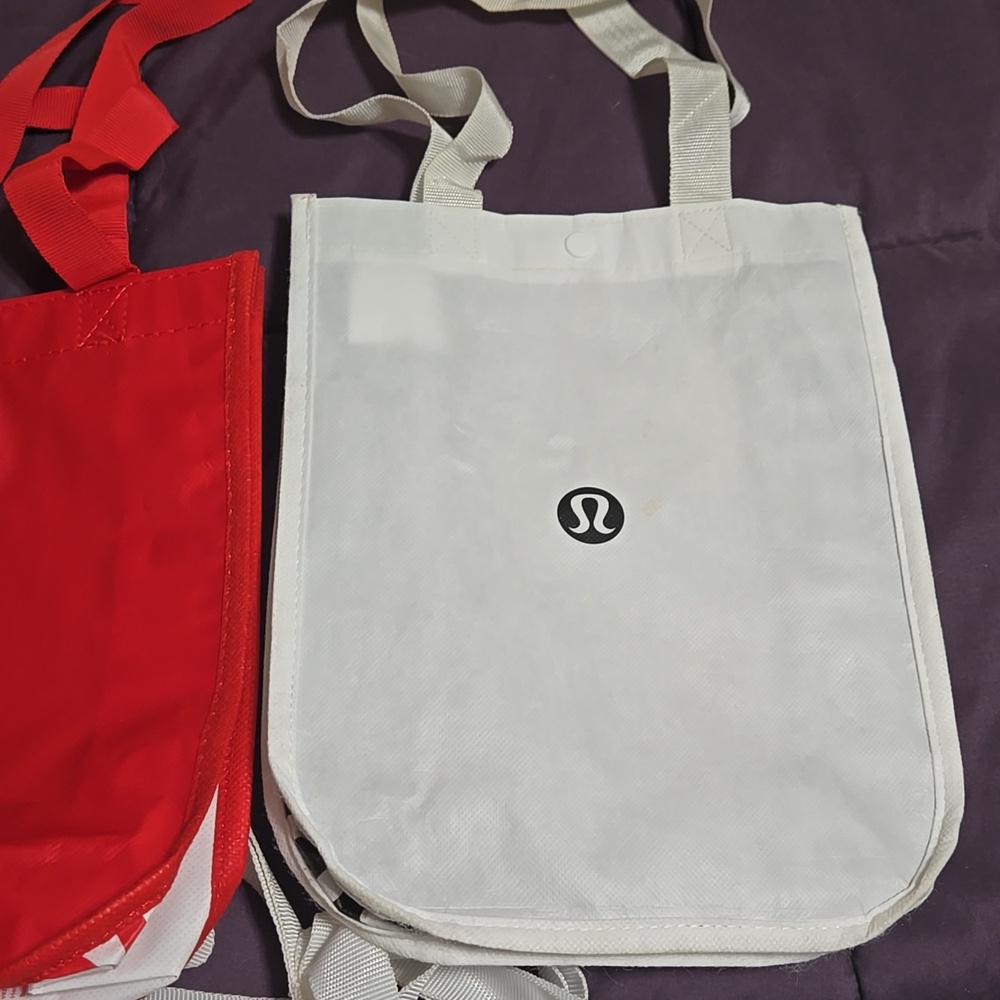 lululemon athletica Red and White Tote Bag Set of 4 - Picture 3 of 4